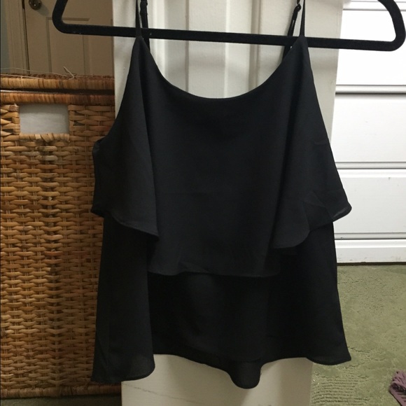 SUPER cute simple black top🙋🏼
