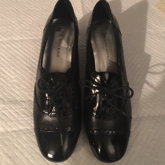 ANNE KLEIN Low Laced Heels