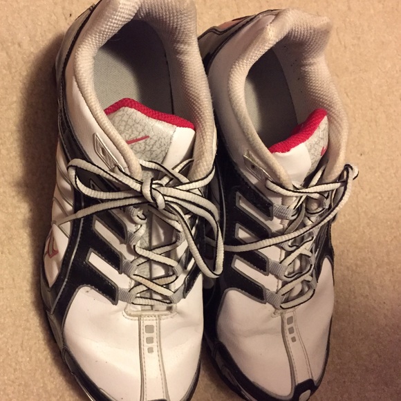 Nike Shoes - Nike shox Navinia