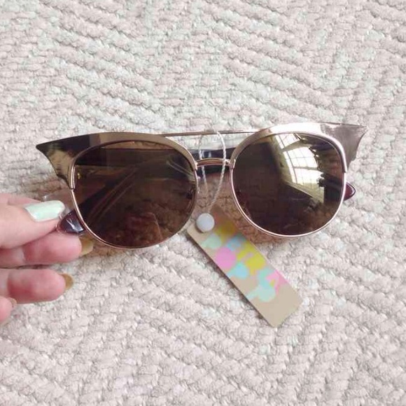 Gold Cateye Sunglasses - Picture 3 of 4