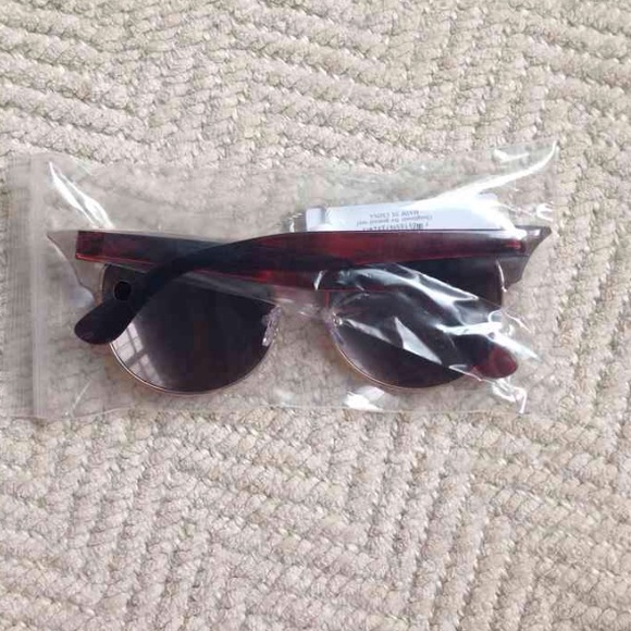 Gold Cateye Sunglasses - Picture 4 of 4