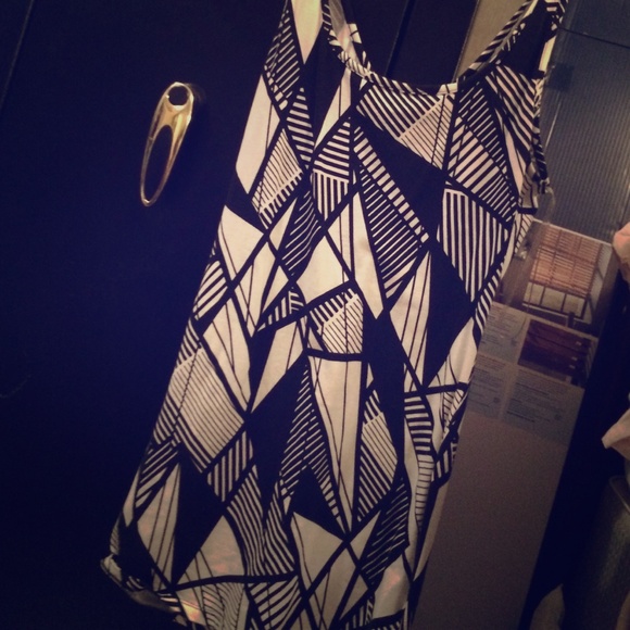 Stretchy black/white long fitted top