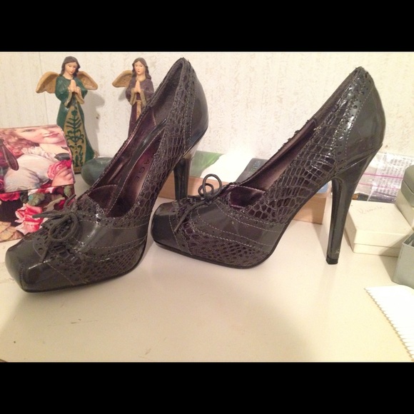 Rampage Corey 1 Gray Pumps