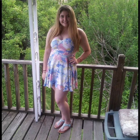 FLORAL DRESS. - Picture 3 of 3