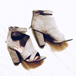 MIA Gray Suede Heels
