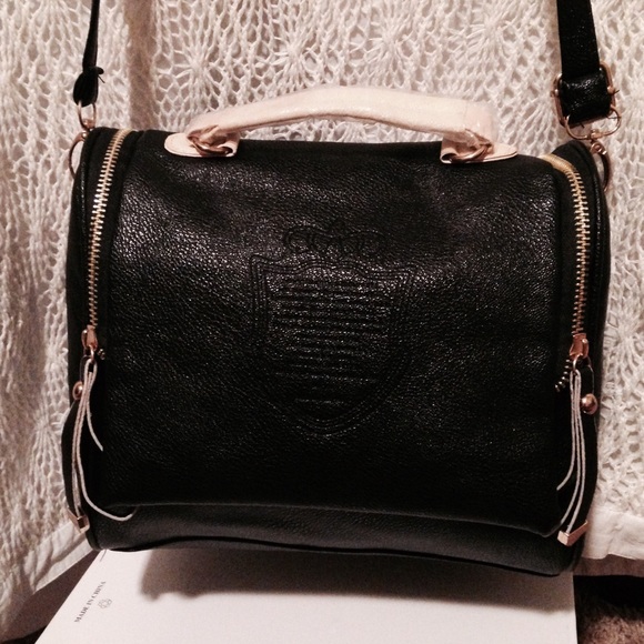 Black royal printed shoulder strap handbag