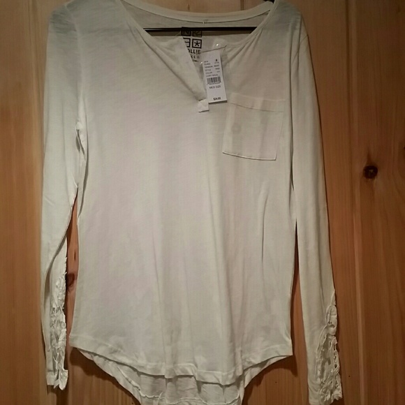 Nollie off white top with lace sleeves