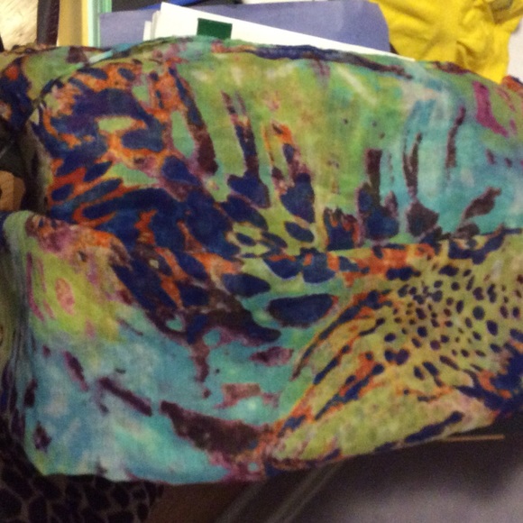 FESTIVE SCARF. - Picture 1 of 1