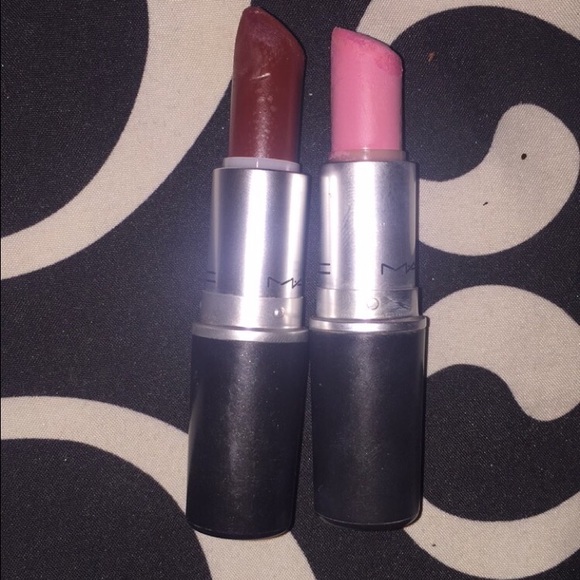2 Mac lipsticks.