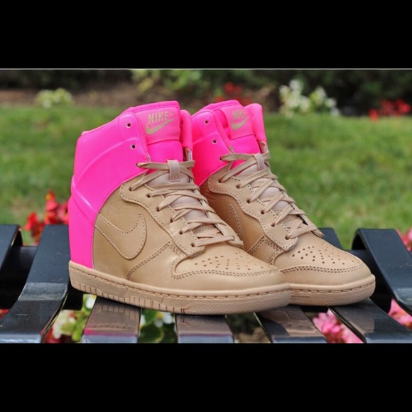 ISO DESPERATELY-- NIKE SKY HI DUNKS 7.5-8 - Picture 1 of 2