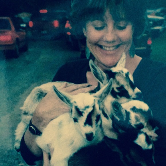 Meet your Posher, Carol - Picture 1 of 1