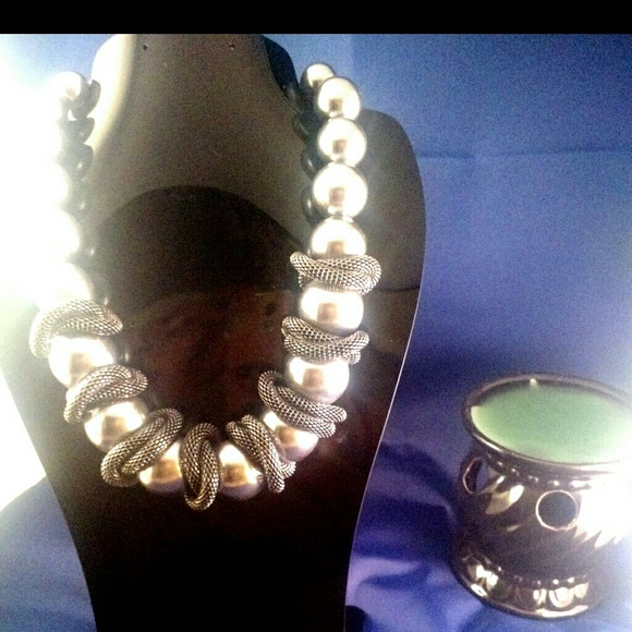 STATEMENT Necklace Set - Picture 2 of 4