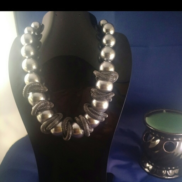 STATEMENT Necklace Set - Picture 3 of 4
