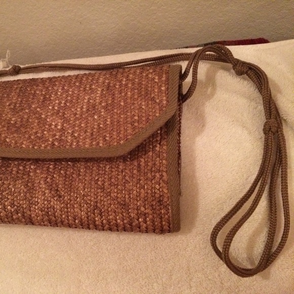 Tan Crossbody Bag 💰⬇️