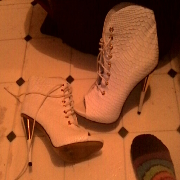 NWOT QIN VERO CUOIO PLATFORM BOOTS sz.8 MAKE OFFER - Picture 2 of 4