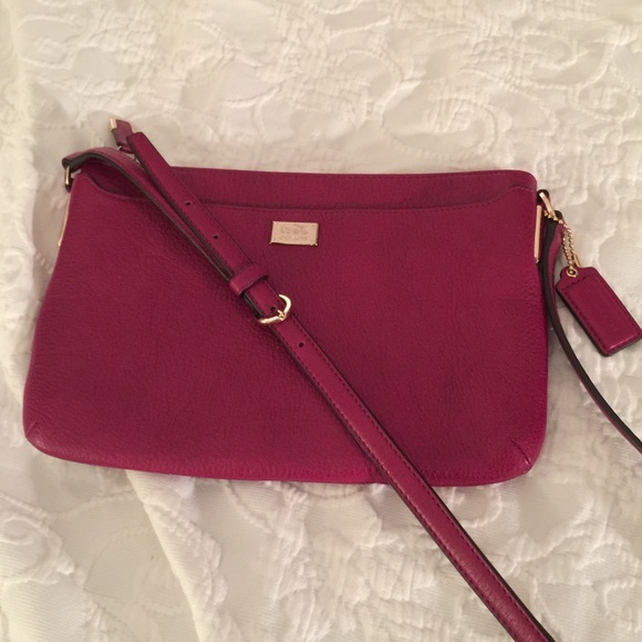 NWOT Coach East/West crossbody in magenta leather - Picture 2 of 4