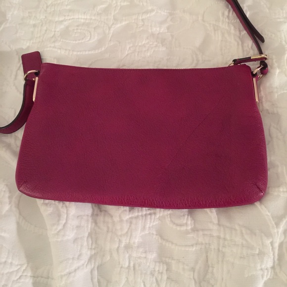 NWOT Coach East/West crossbody in magenta leather - Picture 3 of 4