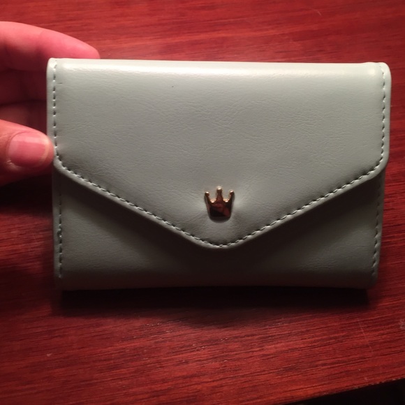 Accessories - New baby blue/pink crown smart pouch ⚡️