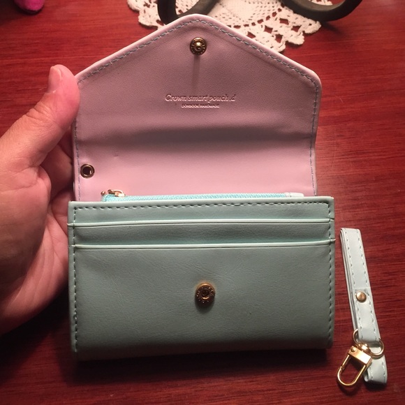 New baby blue/pink crown smart pouch ⚡️ - Picture 2 of 4