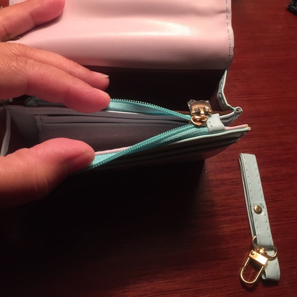 New baby blue/pink crown smart pouch ⚡️ - Picture 3 of 4