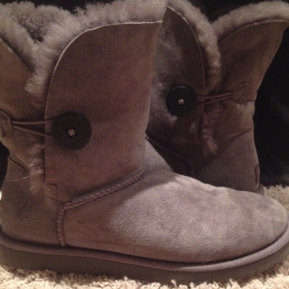 Gray Bailey button Ugg boots!