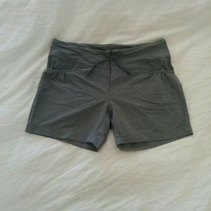 Mountain Hardwear hiking shorts size 8