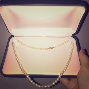 LOWEST!!!!!!!!  REAL pearl necklace
