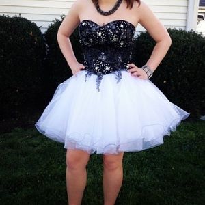 Black and white prom dress!
