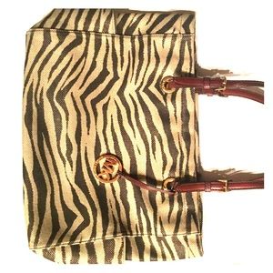 Micheal Kors purse