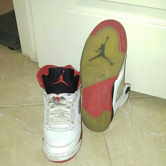 Fire red 5s - Picture 2 of 3