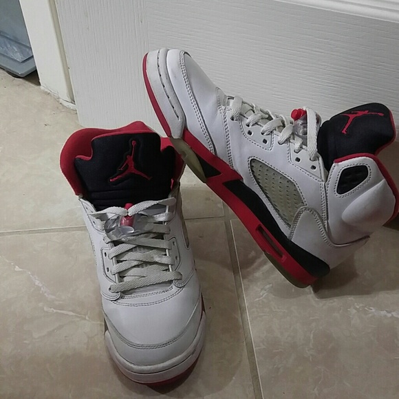 Fire red 5s - Picture 3 of 3