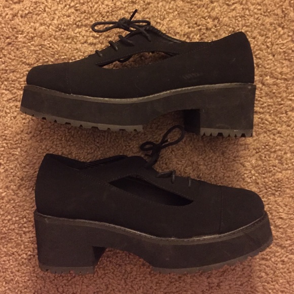 Black platform shoes - Picture 2 of 2