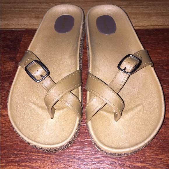 Sandals - Picture 1 of 2