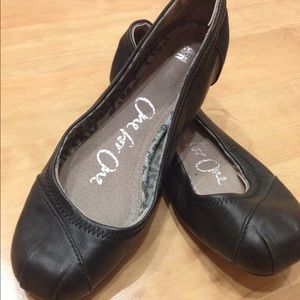 Toms size 6.5 womens