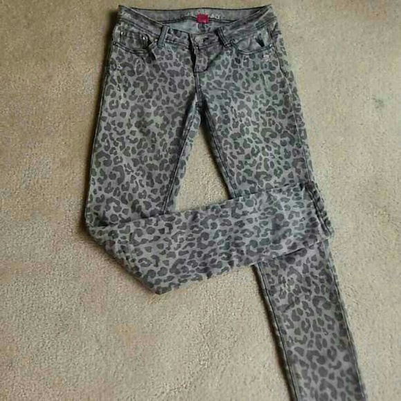Almost Famous Denim - Skinny Leapord skinnys Fabulous look..