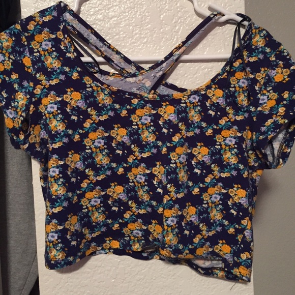 Crop top cross