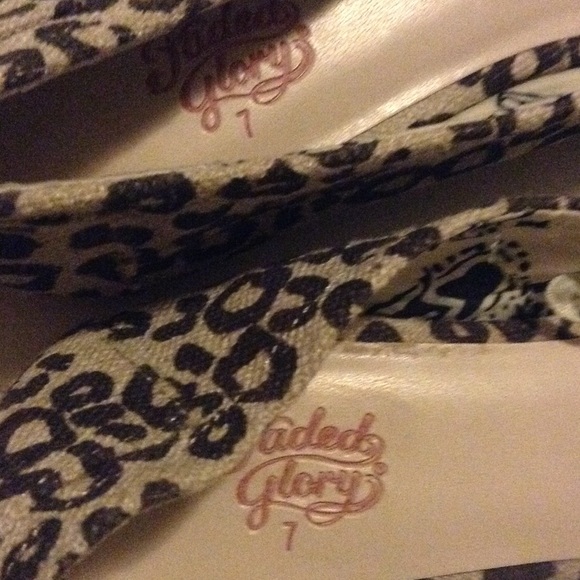 Cheetah Print Flats - Picture 2 of 4