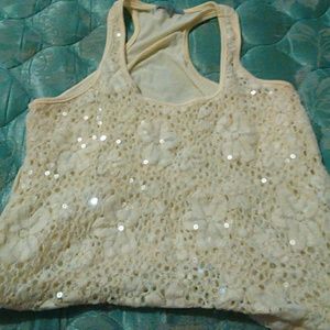 Cute yellow tank top worn once no stains and great