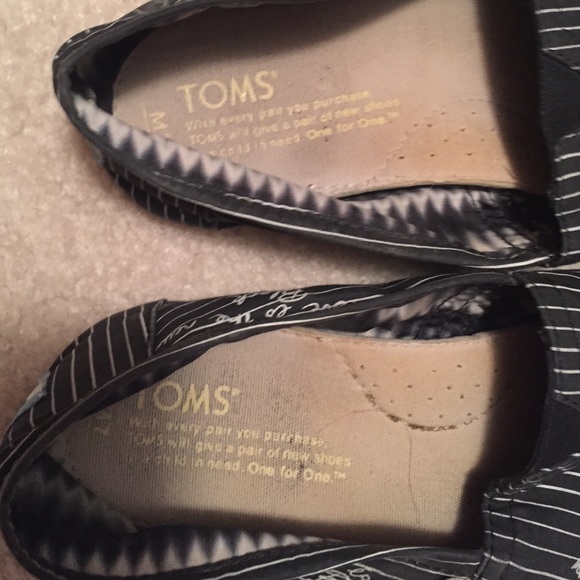 Toms - Picture 2 of 3