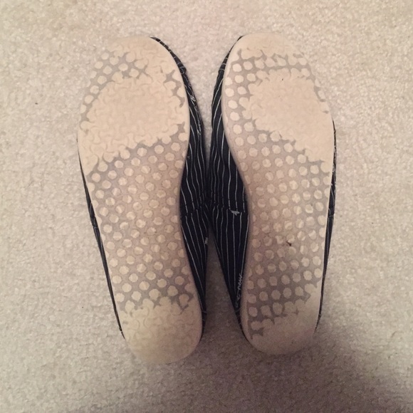 Toms - Picture 3 of 3