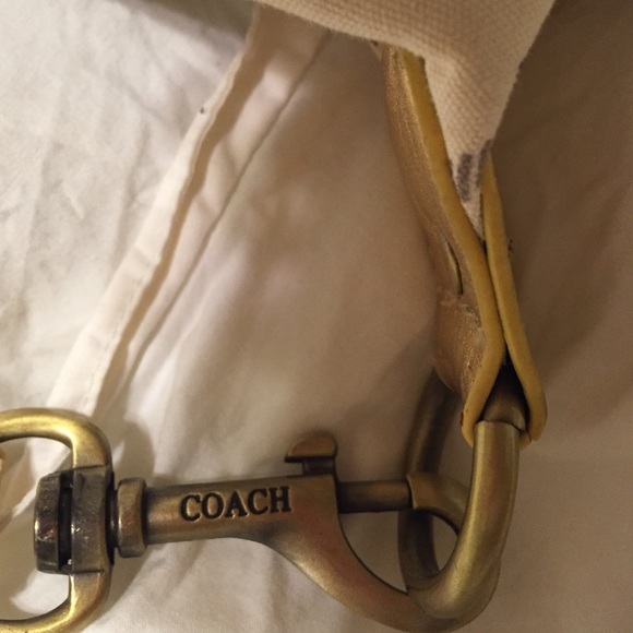 Small Coach Handbag - Picture 3 of 4