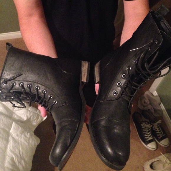 Mens faux leather boots - Picture 2 of 4