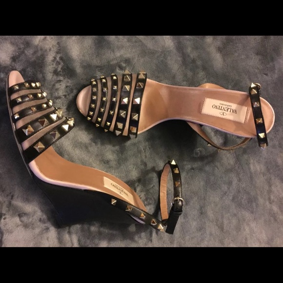 👠SOLD👠100%AUTH VALENTINO  ROCKMANCE WEDGES - Picture 2 of 4