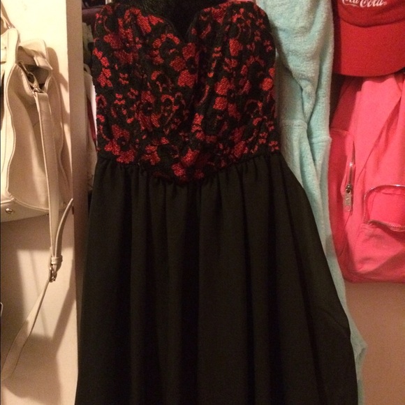 Red and black dress - Picture 1 of 2