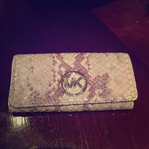 Michael kors wallet !