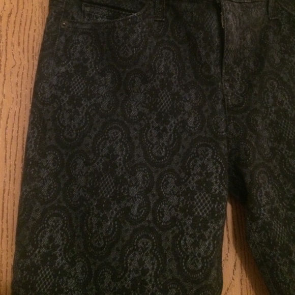 Amazing Current/Elliot ankle pants.