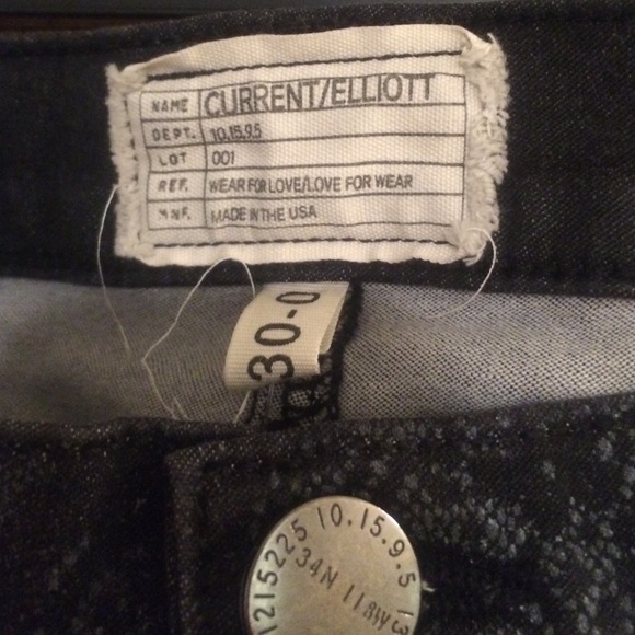 Amazing Current/Elliot ankle pants.