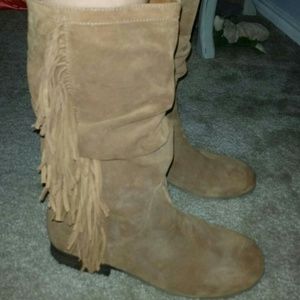 Boots with fringe