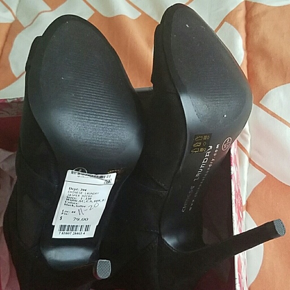 24 hr marldownBlack micro suede and mesh  booties. - Picture 4 of 4