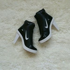 Nike high top pumps  7.5, 8 (2 pairs)